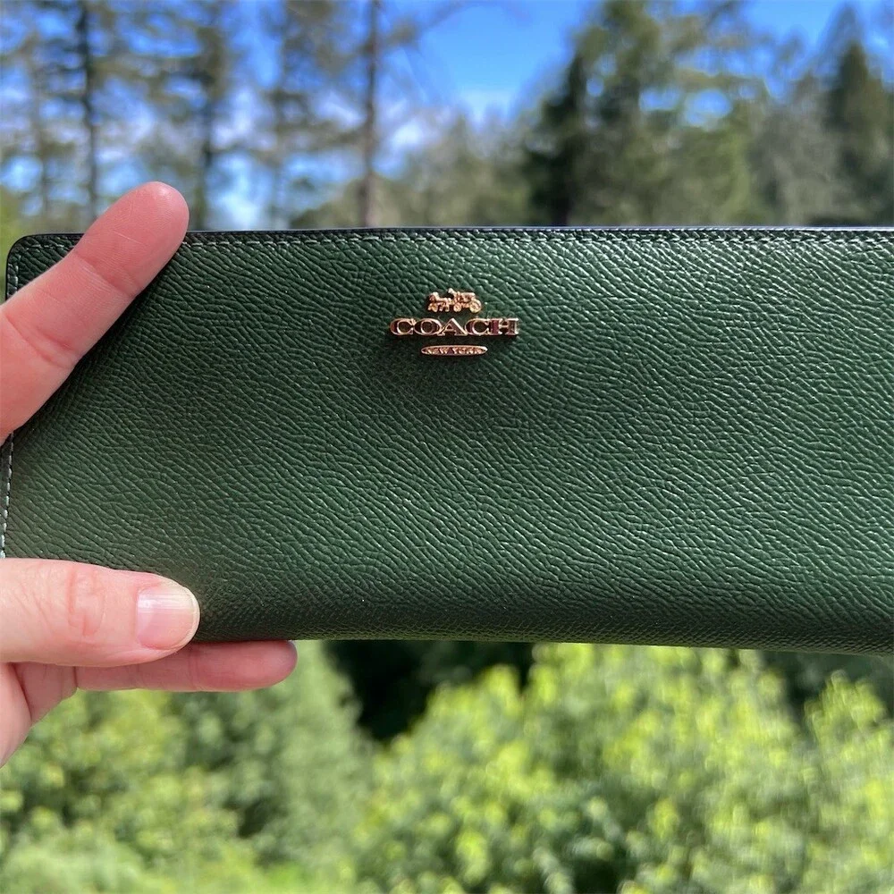 COACH Slim Bifold Wallet GREEN
Crossgrain Leather with Gold Hardware AUTHENTIC - Picture 5 of 7